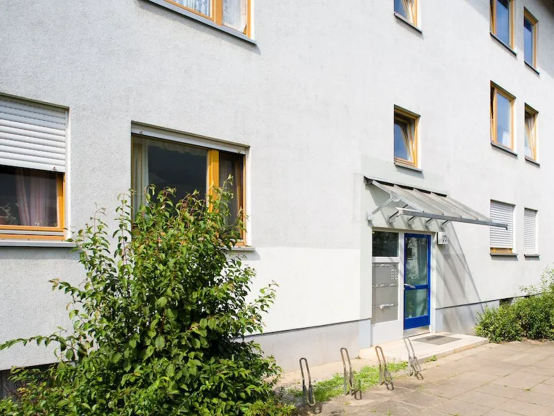 Helle Wohnung in oberster Etage - ohne Aufzug - WBS mit besonderen Wohnbedarf erforderlich — photo 1